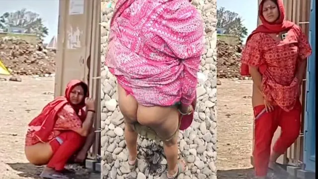 Random Bhabhi Left Saree Pissing Pussy & Sexy Ass Secret Recorded – Indian porn video
