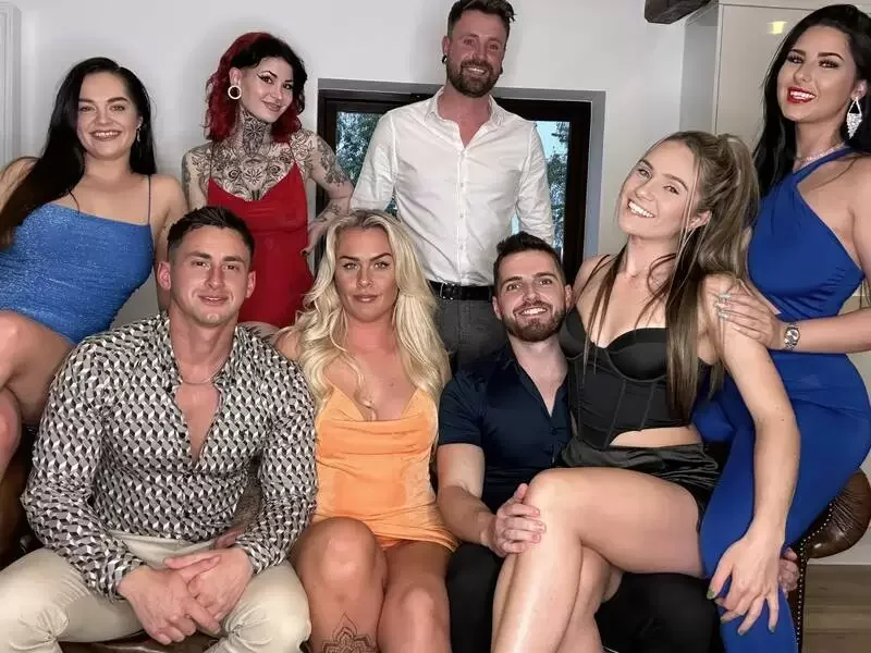 Onlyfans QueenieGeeVIP 8 Person Swinger Orgy FULL HD
