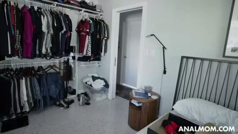 Onlyfans AnalMom Vivianne DeSilva Vivianne s Secret Stash FULL HD