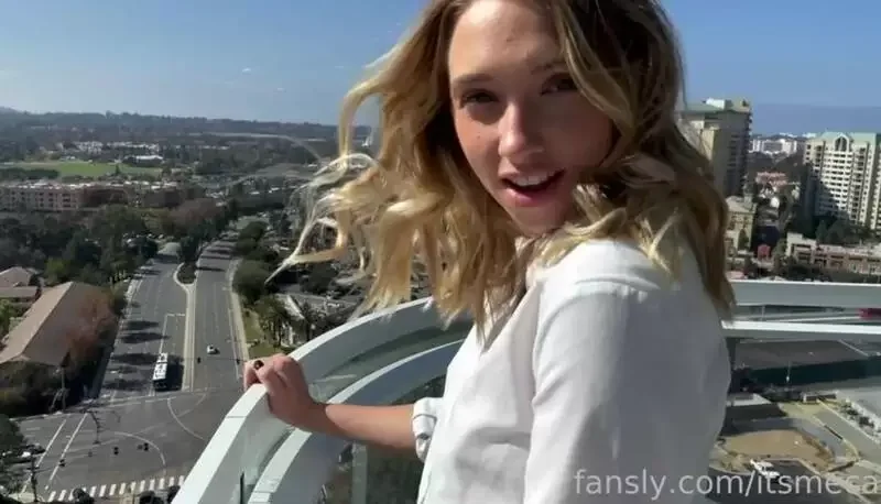 Onlyfans ItsMeCat Stuck in the Washing Machine FULL HD