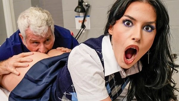 BreedMe - Chanel Camryn - Pounded Deep and Fertilized for Pregnancy